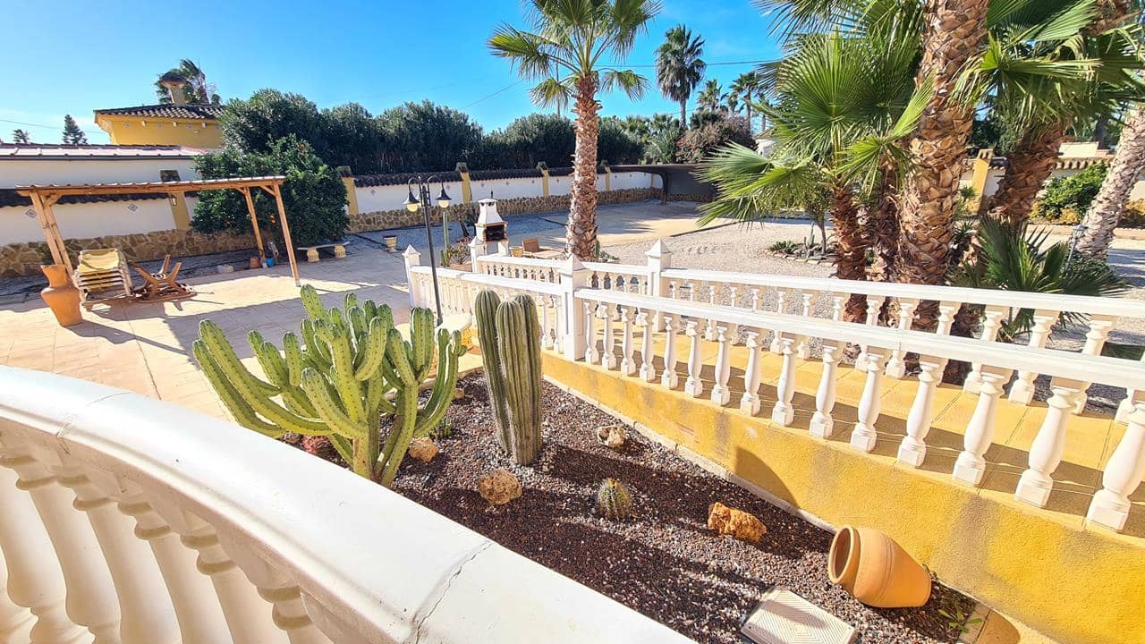 3 soveværelse Villa til salg i Catral med swimmingpool garage - € 349.950 (Ref: 9047087)