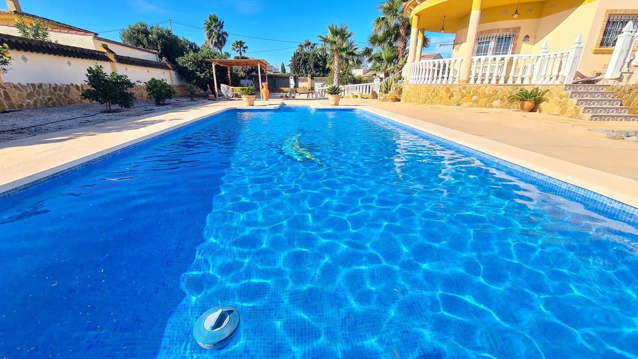 3 soveværelse Villa til salg i Catral med swimmingpool garage - € 349.950 (Ref: 9047087)