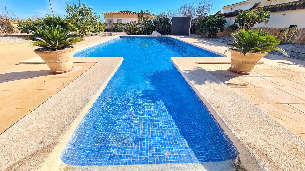 3 soveværelse Villa til salg i Catral med swimmingpool garage - € 349.950 (Ref: 9047087)