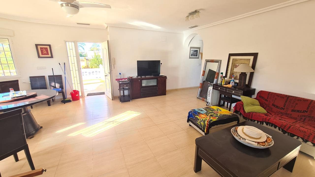 3 soveværelse Villa til salg i Catral med swimmingpool garage - € 349.950 (Ref: 9047087)