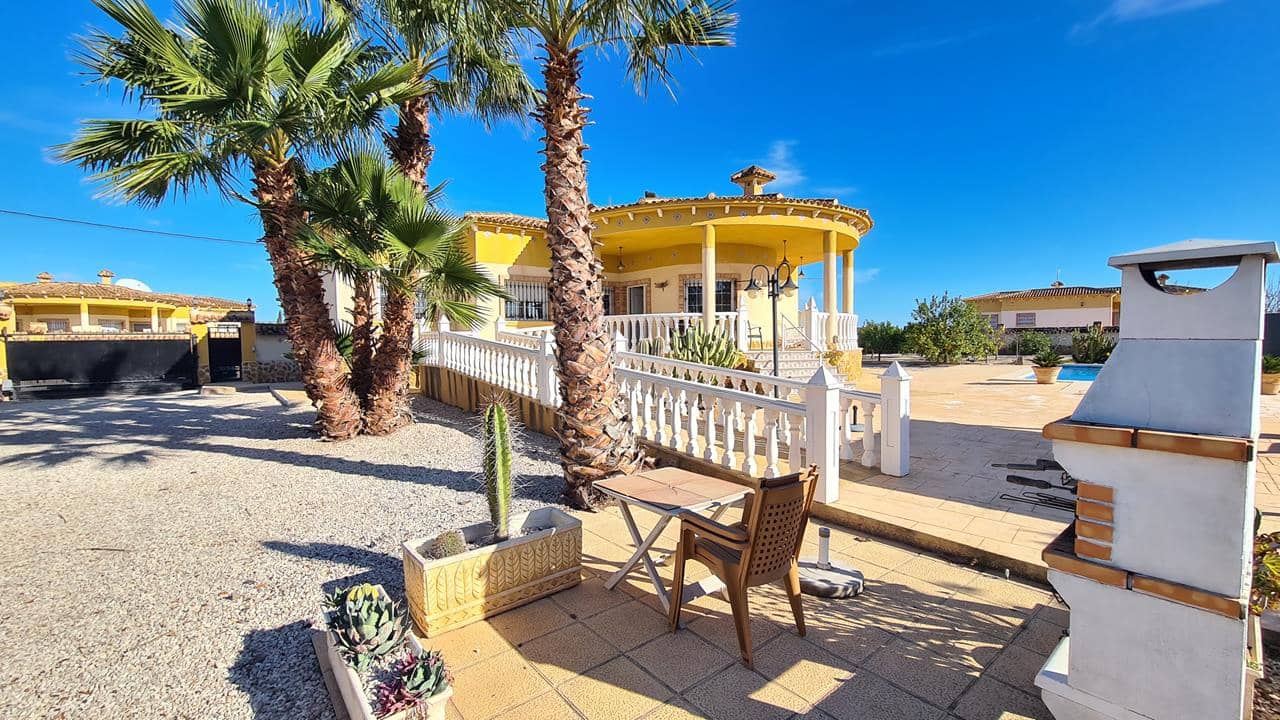 3 soveværelse Villa til salg i Catral med swimmingpool garage - € 349.950 (Ref: 9047087)