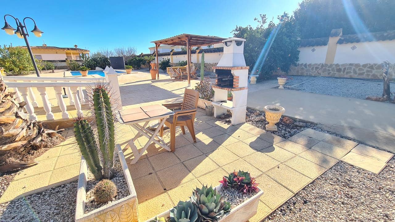 3 soveværelse Villa til salg i Catral med swimmingpool garage - € 349.950 (Ref: 9047087)