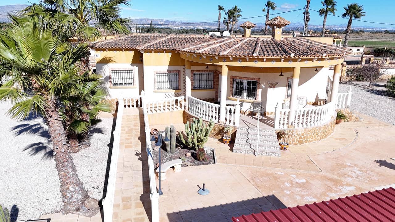 3 soveværelse Villa til salg i Catral med swimmingpool garage - € 349.950 (Ref: 9047087)