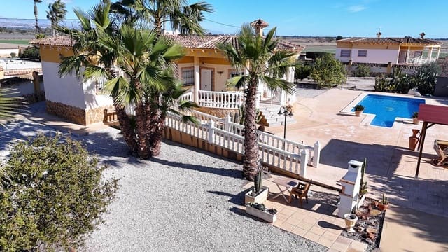 3 sovrum Villa till salu i Catral med pool garage - 349 950 € (Ref: 9047087)