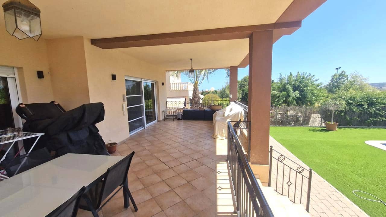 4 soveværelse Villa til salg i Santa Pola med swimmingpool garage - € 635.000 (Ref: 9047166)