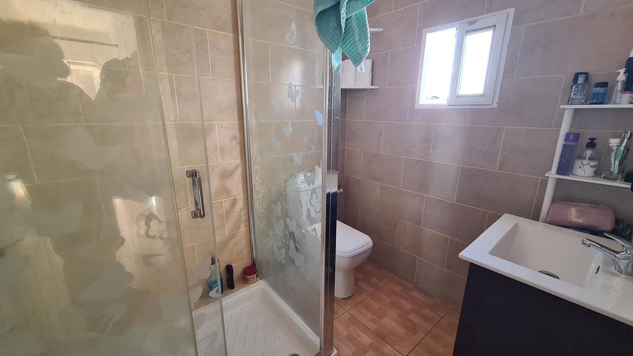 6 bedroom Villa for sale in Villamartin with pool garage - € 425,000 (Ref: 9050514)