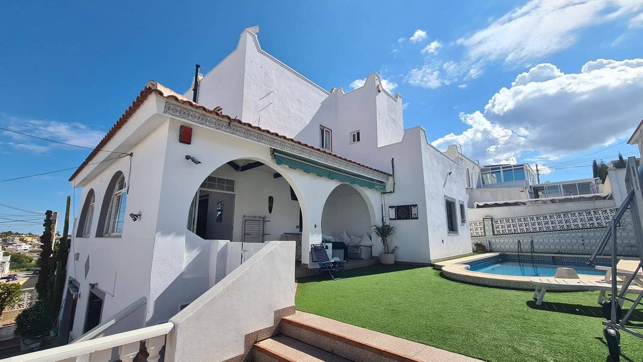 6 bedroom Villa for sale in Villamartin with pool garage - € 425,000 (Ref: 9050514)