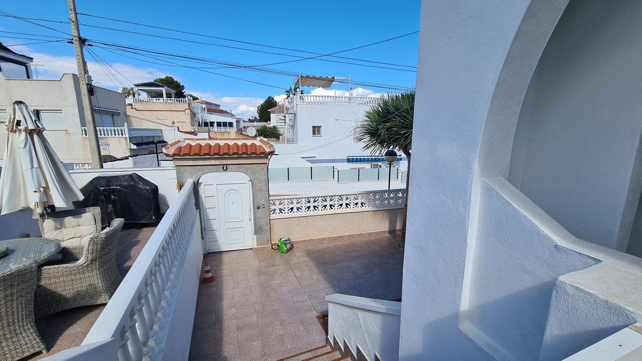 6 bedroom Villa for sale in Villamartin with pool garage - € 425,000 (Ref: 9050514)