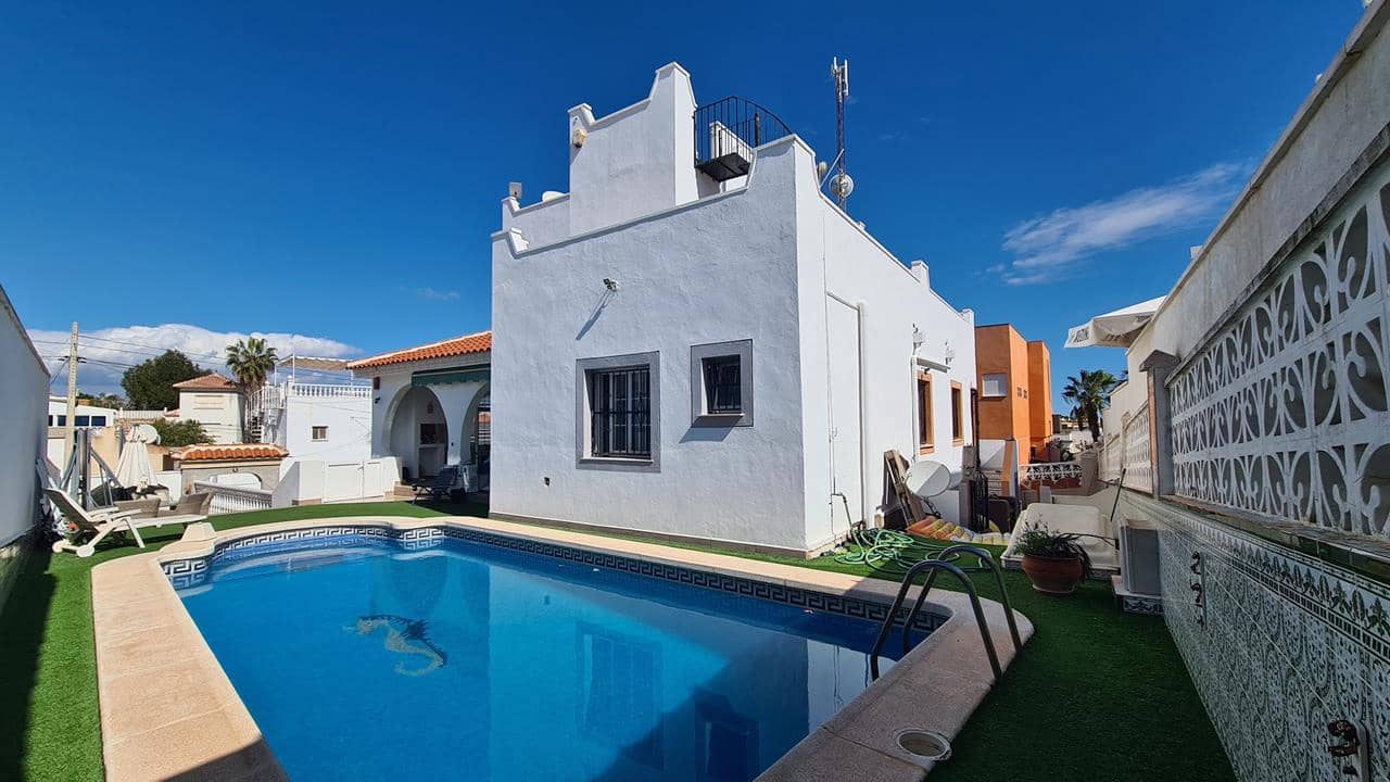 6 bedroom Villa for sale in Villamartin with pool garage - € 425,000 (Ref: 9050514)