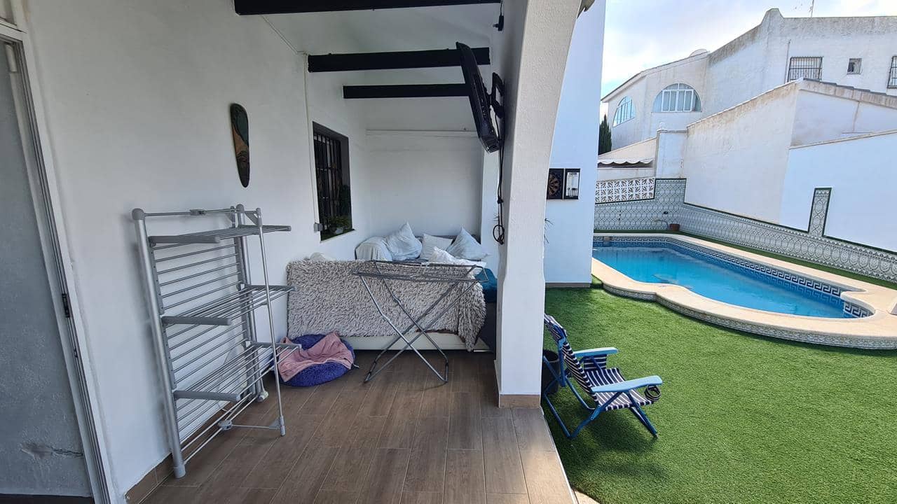 6 bedroom Villa for sale in Villamartin with pool garage - € 425,000 (Ref: 9050514)