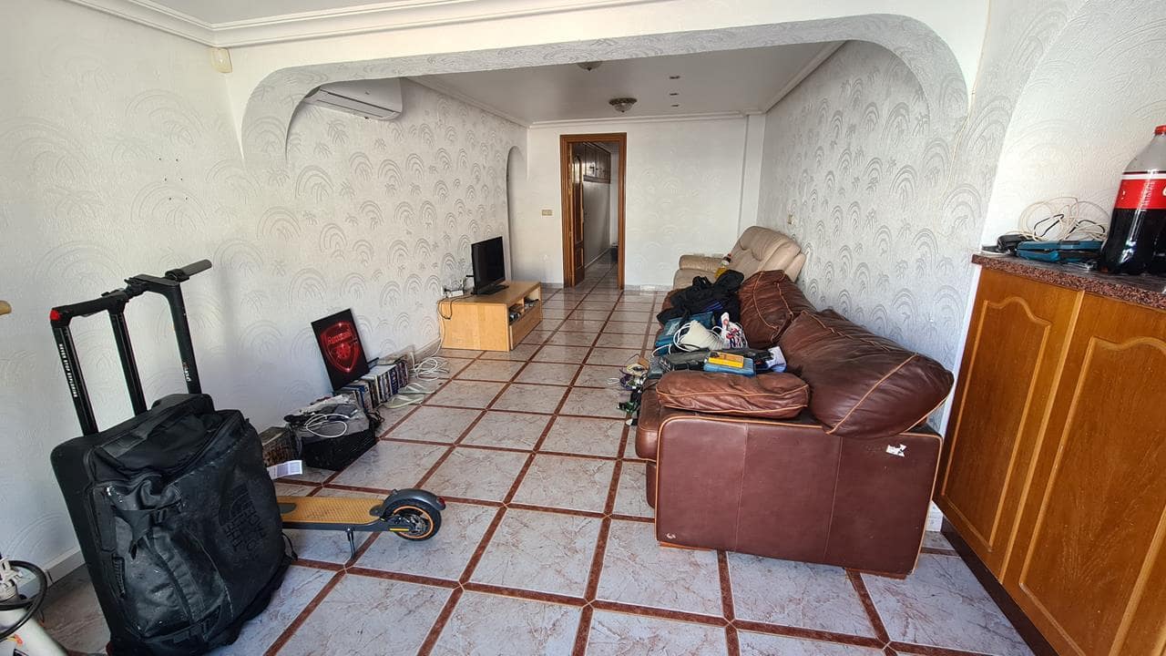 6 bedroom Villa for sale in Villamartin with pool garage - € 425,000 (Ref: 9050514)