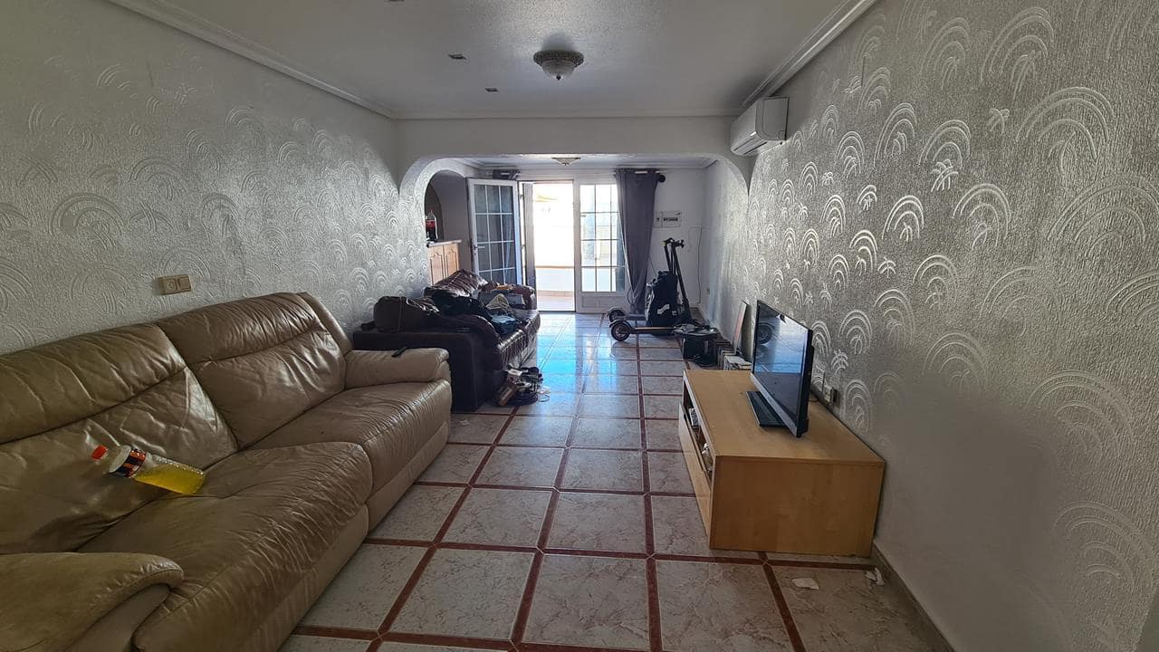 6 bedroom Villa for sale in Villamartin with pool garage - € 425,000 (Ref: 9050514)