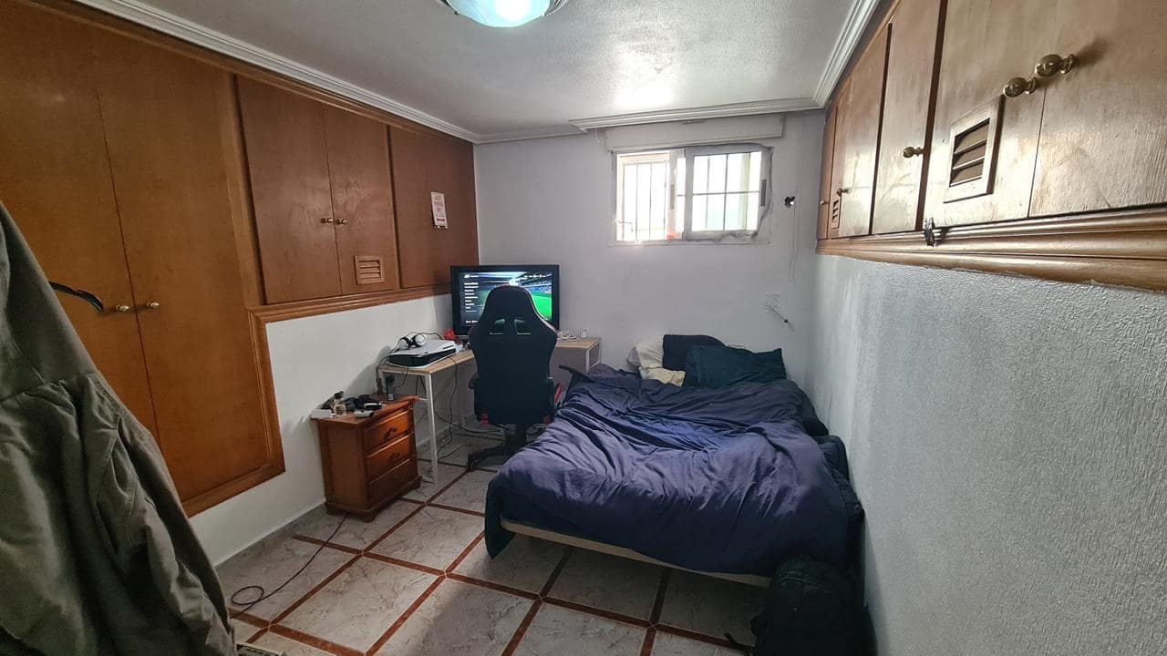 6 bedroom Villa for sale in Villamartin with pool garage - € 425,000 (Ref: 9050514)