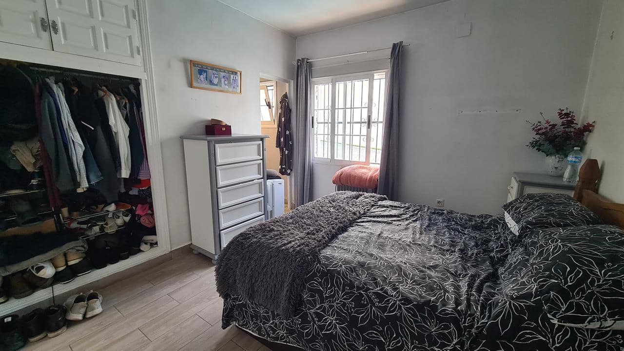 6 bedroom Villa for sale in Villamartin with pool garage - € 425,000 (Ref: 9050514)