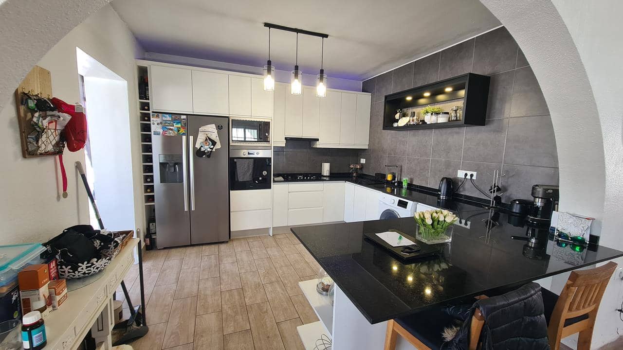 6 bedroom Villa for sale in Villamartin with pool garage - € 425,000 (Ref: 9050514)