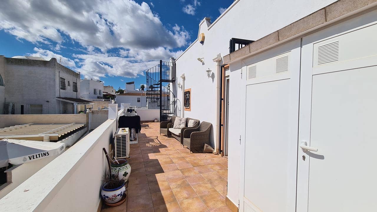 6 bedroom Villa for sale in Villamartin with pool garage - € 425,000 (Ref: 9050514)