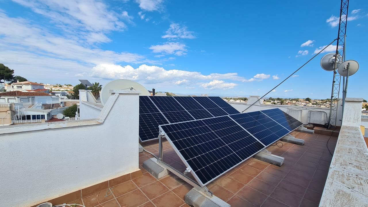 6 bedroom Villa for sale in Villamartin with pool garage - € 425,000 (Ref: 9050514)