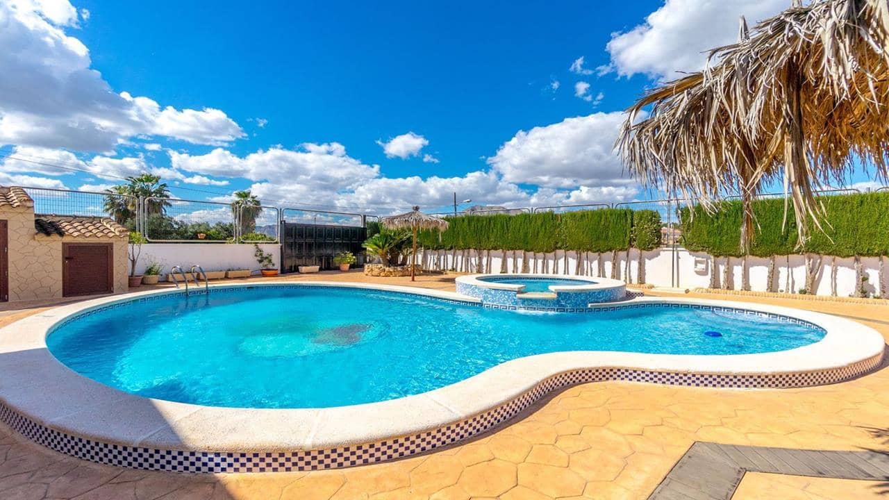 4 soveværelse Villa til salg i Rafal med swimmingpool garage - € 697.999 (Ref: 9051779)