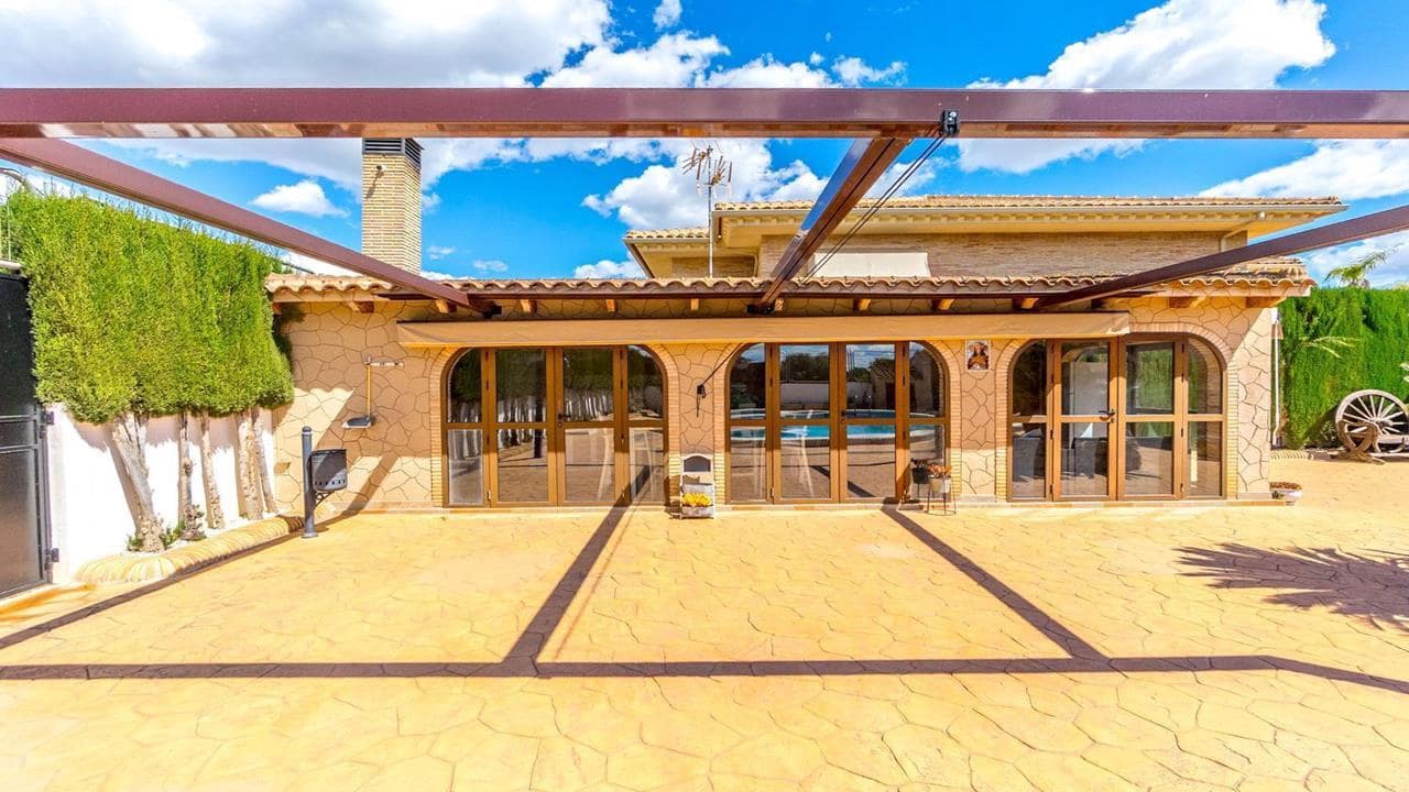 4 soveværelse Villa til salg i Rafal med swimmingpool garage - € 697.999 (Ref: 9051779)