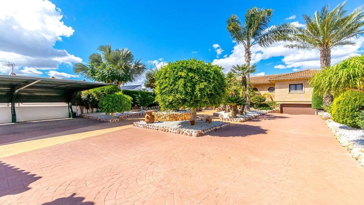 4 soveværelse Villa til salg i Rafal med swimmingpool garage - € 697.999 (Ref: 9051779)