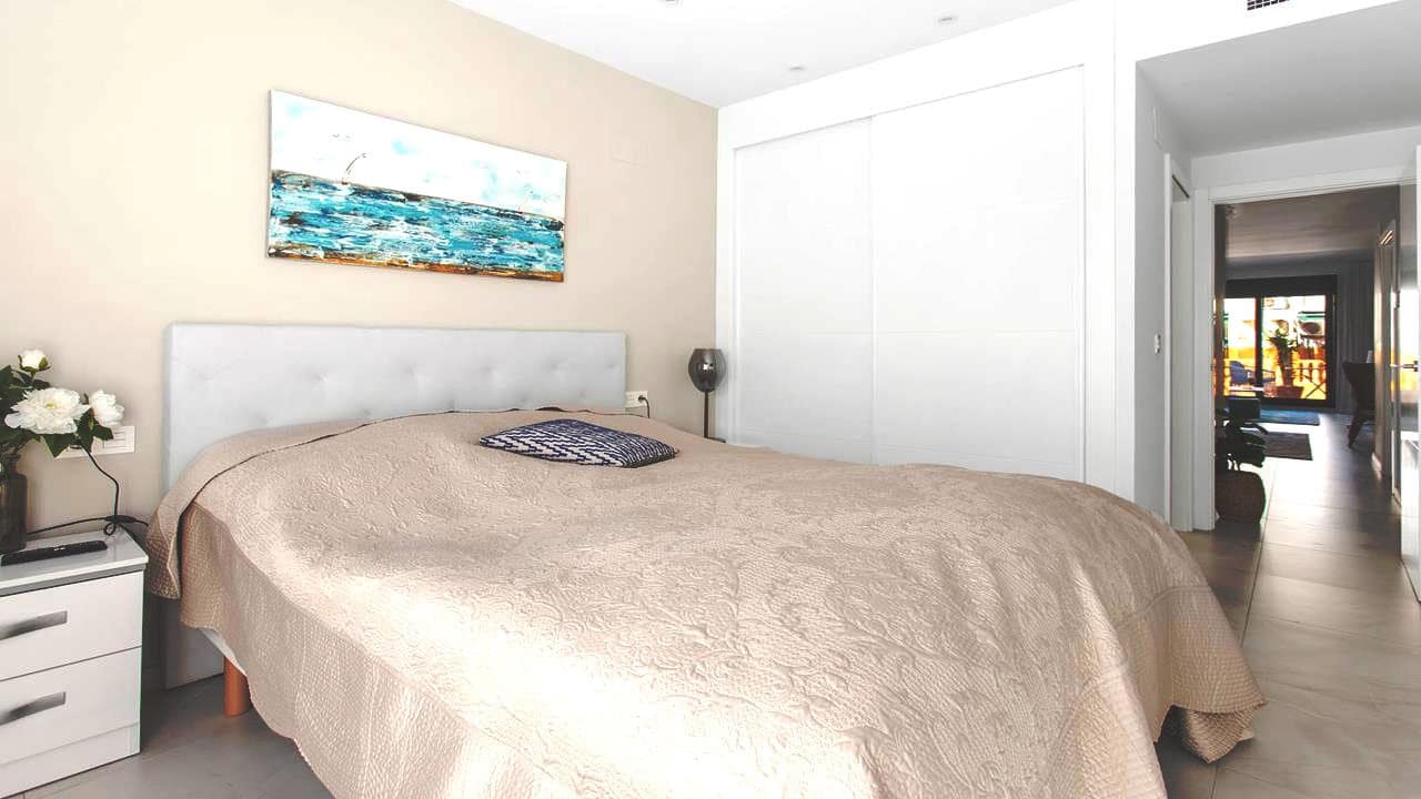 2 slaapkamer Penthouse te koop in Torrevieja met zwembad garage - € 295.000 (Ref: 9068358)