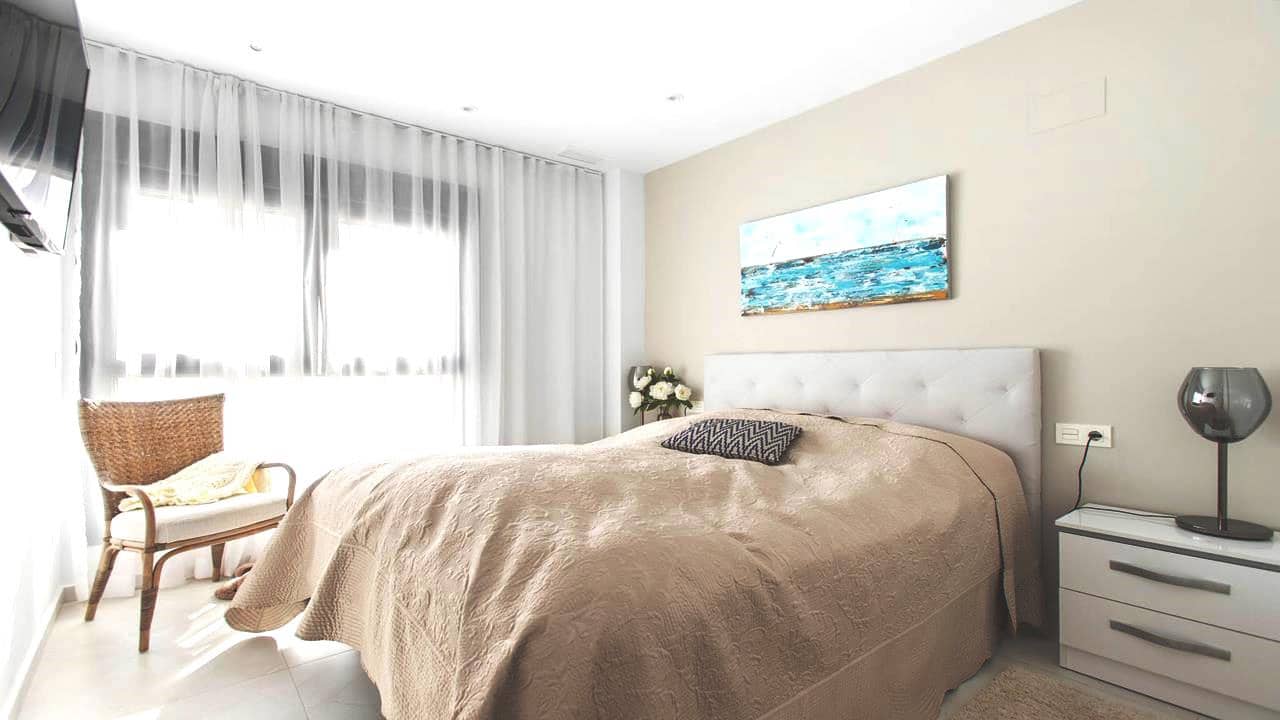 2 slaapkamer Penthouse te koop in Torrevieja met zwembad garage - € 295.000 (Ref: 9068358)