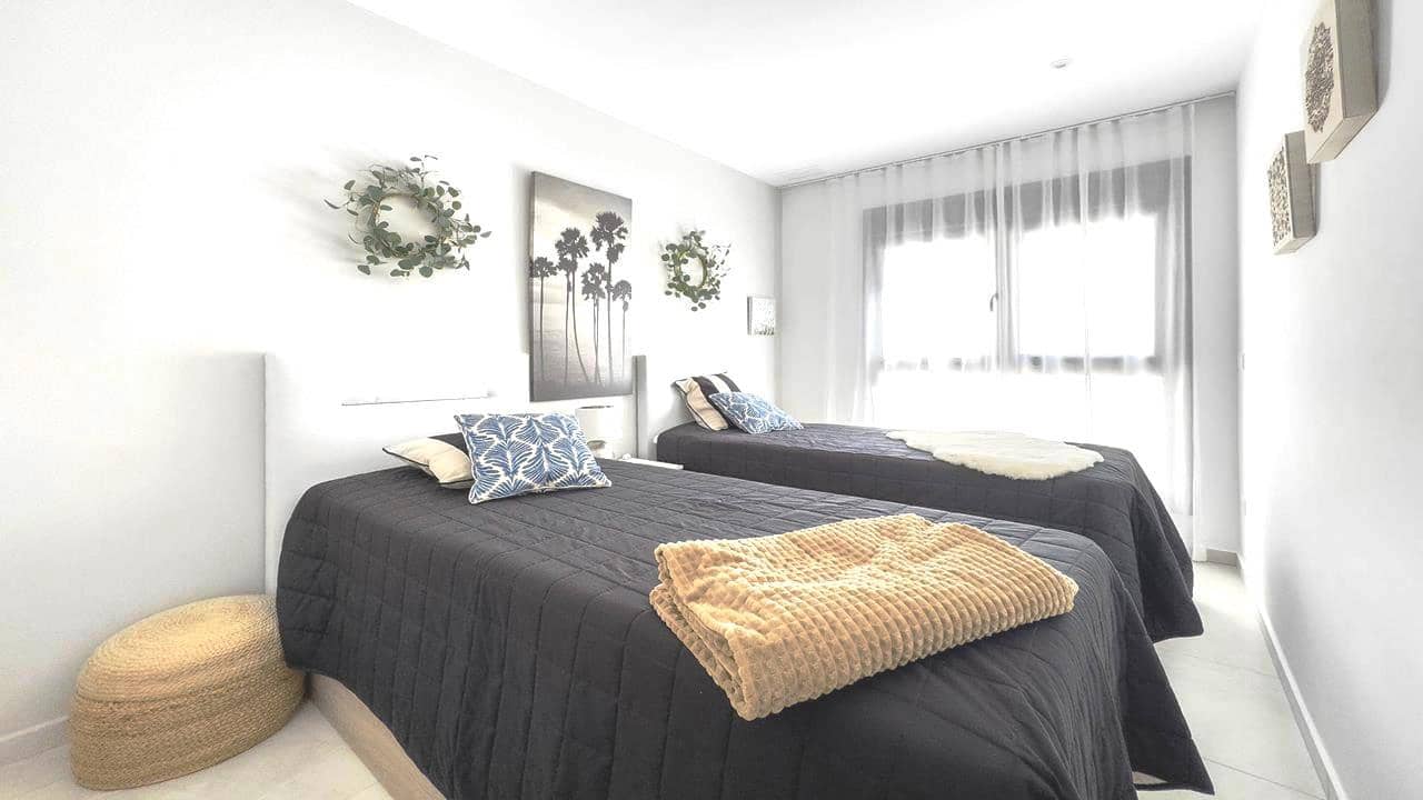 2 slaapkamer Penthouse te koop in Torrevieja met zwembad garage - € 295.000 (Ref: 9068358)