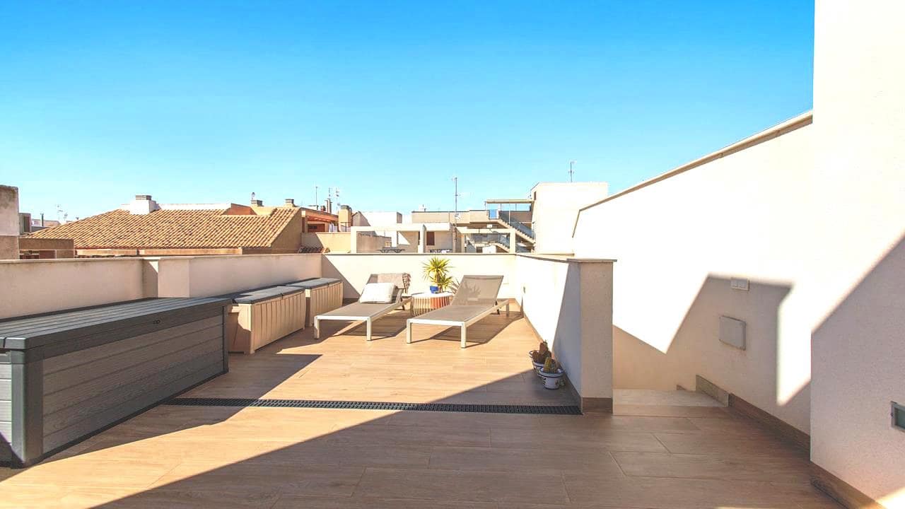 2 slaapkamer Penthouse te koop in Torrevieja met zwembad garage - € 295.000 (Ref: 9068358)