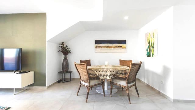 2 slaapkamer Penthouse te koop in Torrevieja met zwembad garage - € 295.000 (Ref: 9068358)