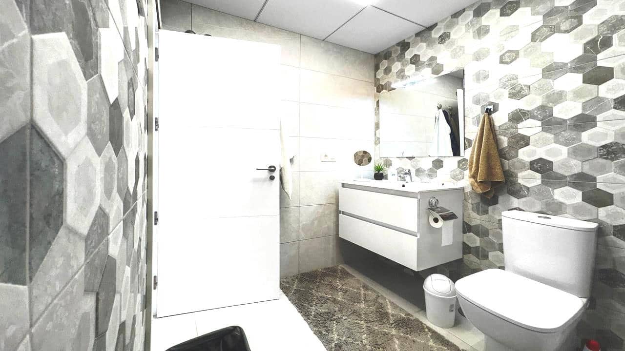 2 slaapkamer Penthouse te koop in Torrevieja met zwembad garage - € 295.000 (Ref: 9068358)