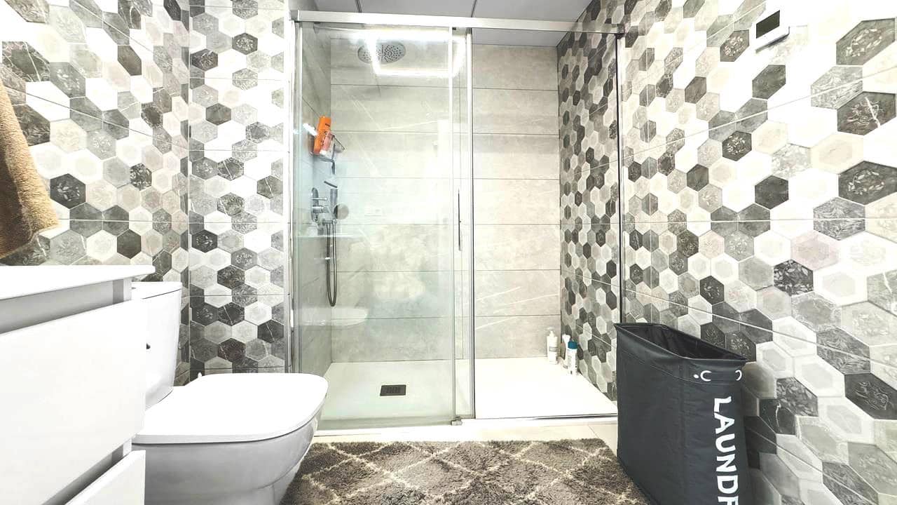 2 slaapkamer Penthouse te koop in Torrevieja met zwembad garage - € 295.000 (Ref: 9068358)