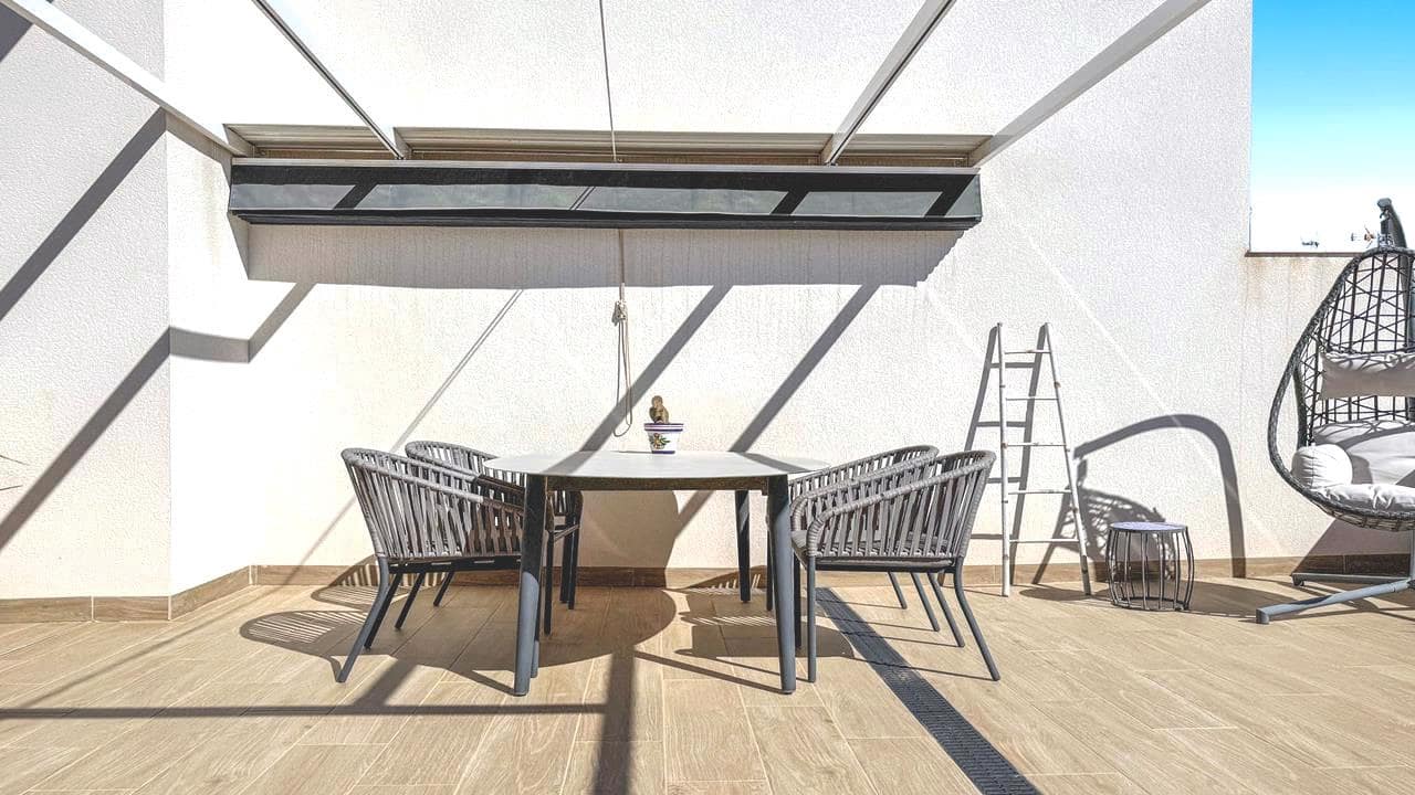 2 slaapkamer Penthouse te koop in Torrevieja met zwembad garage - € 295.000 (Ref: 9068358)