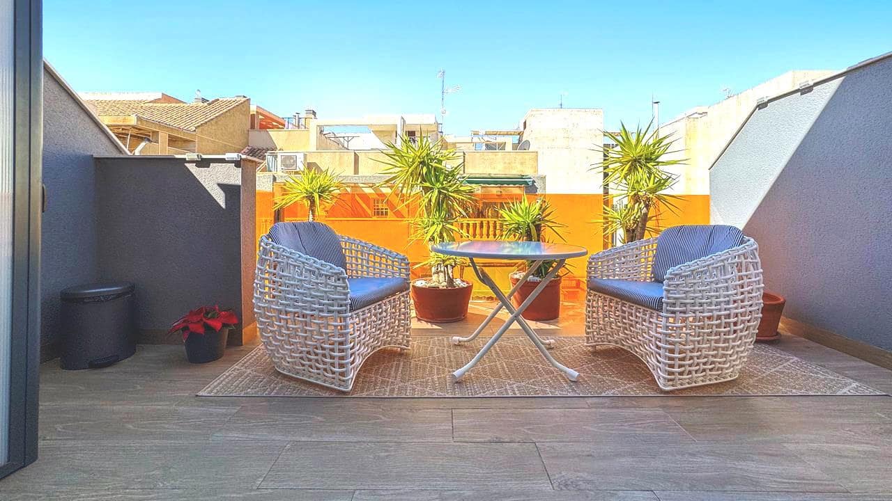 2 slaapkamer Penthouse te koop in Torrevieja met zwembad garage - € 295.000 (Ref: 9068358)