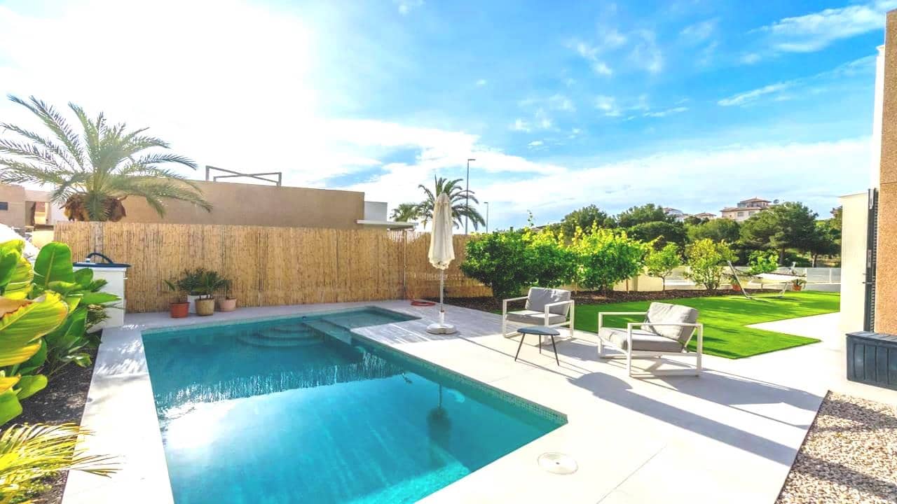 3 sovrum Villa till salu i La Zenia med pool garage - 499 000 € (Ref: 9086154)