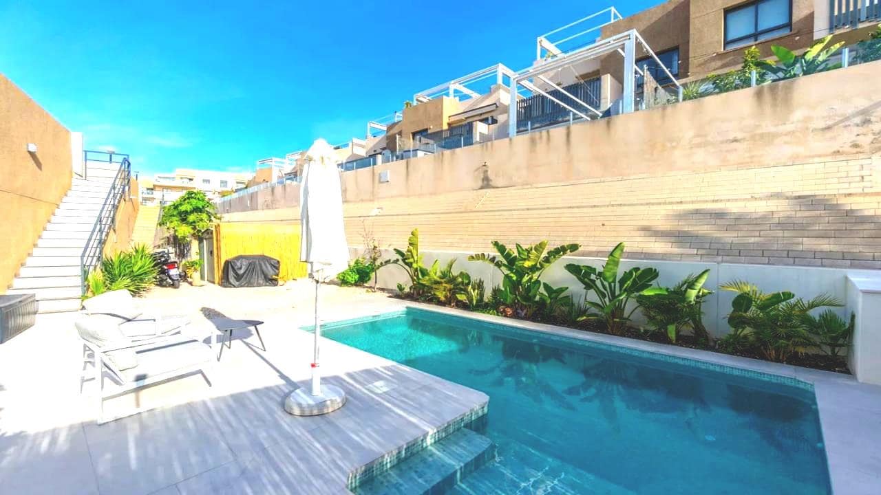 3 sovrum Villa till salu i La Zenia med pool garage - 499 000 € (Ref: 9086154)