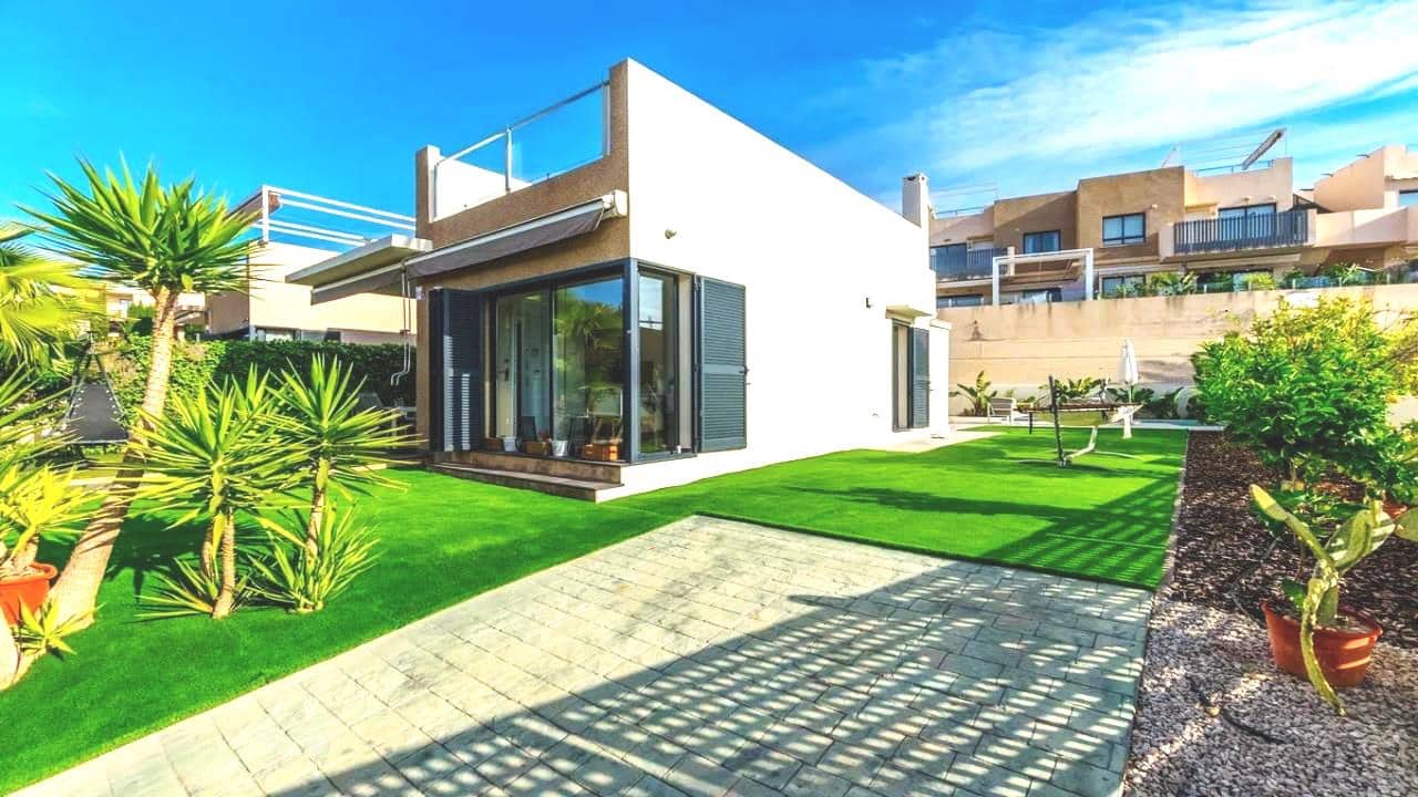 3 sovrum Villa till salu i La Zenia med pool garage - 499 000 € (Ref: 9086154)