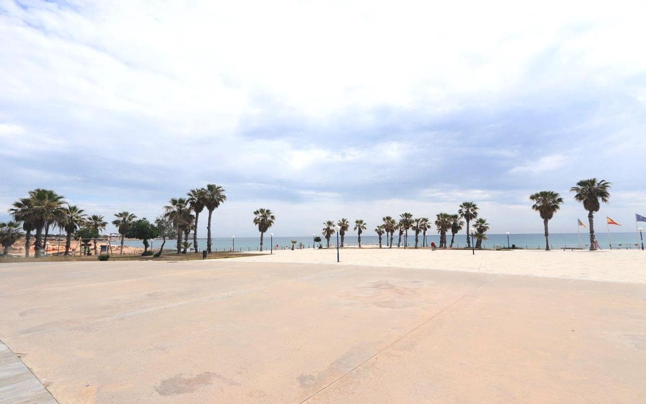 3 soveværelse Lejlighed til salg i Playa Flamenca med swimmingpool garage - € 340.000 (Ref: 9160549)