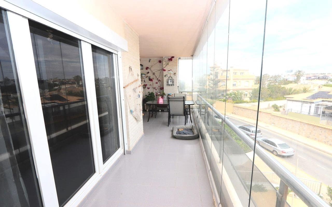 3 soveværelse Lejlighed til salg i Playa Flamenca med swimmingpool garage - € 340.000 (Ref: 9160549)