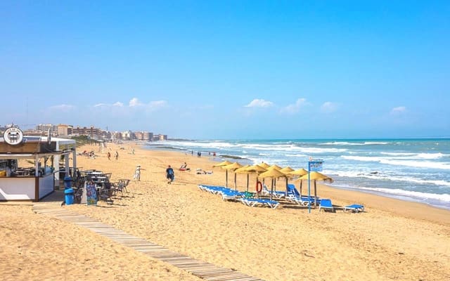 2 soveværelse Lejlighed til salg i La Mata, Torrevieja med garage - € 152.995 (Ref: 9187655)