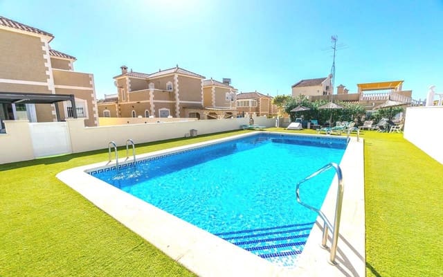 3 makuuhuone Huvila myytävänä paikassa Las Filipinas mukana uima-altaan 
autotalli - 295 000 € (Ref: 9187759)