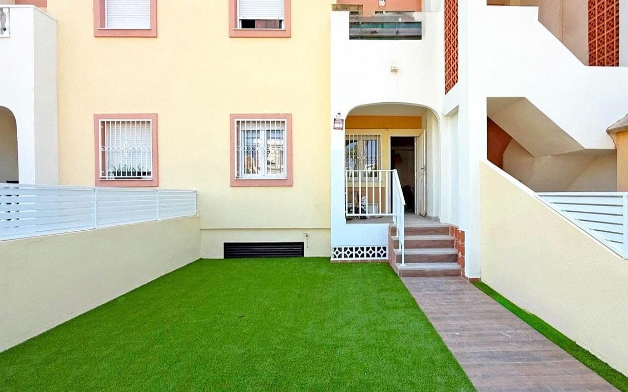 2 soveværelse Lejlighed til salg i La Zenia med swimmingpool garage - € 205.900 (Ref: 9201793)