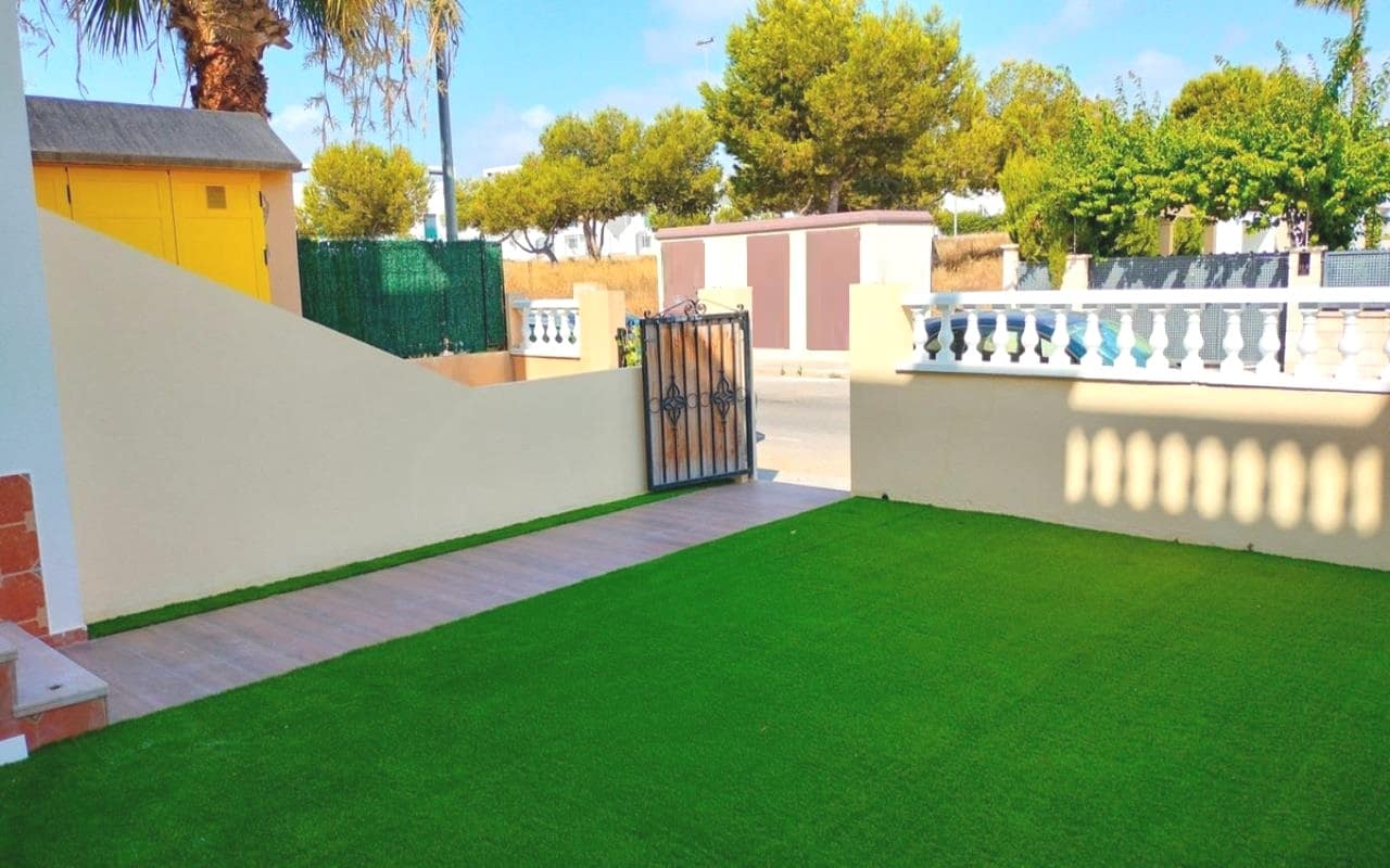 2 soveværelse Lejlighed til salg i La Zenia med swimmingpool garage - € 205.900 (Ref: 9201793)