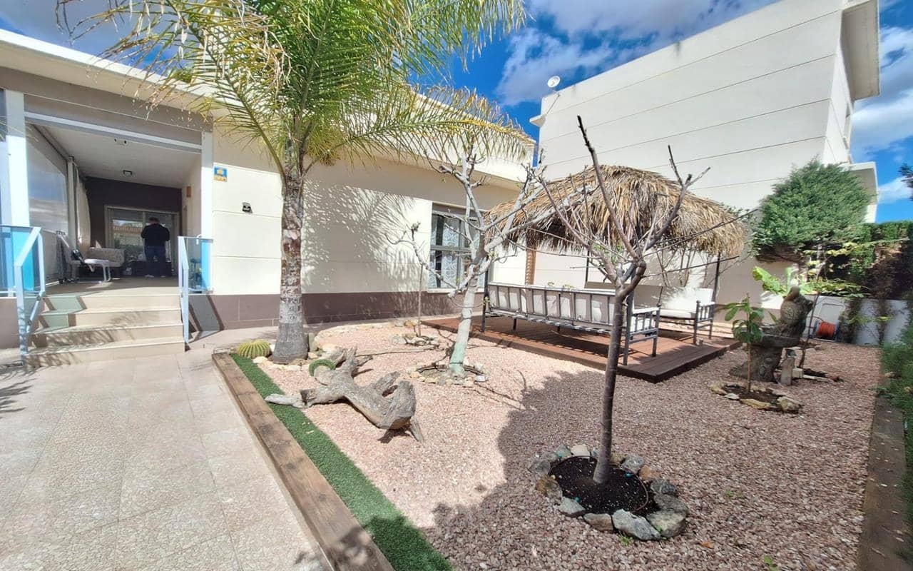 3 camera da letto Villa in vendita in Ciudad Quesada con piscina garage - 310.000 € (Rif: 9203331)