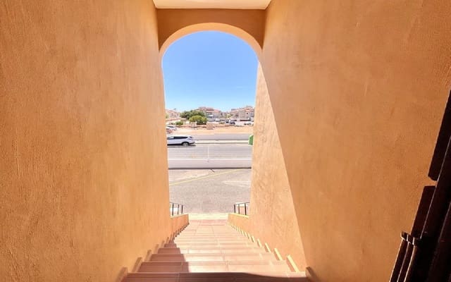 2 makuuhuone Huoneisto myytävänä paikassa Playa Flamenca, Orihuela mukana 
autotalli - 124 950 € (Ref: 9211560)