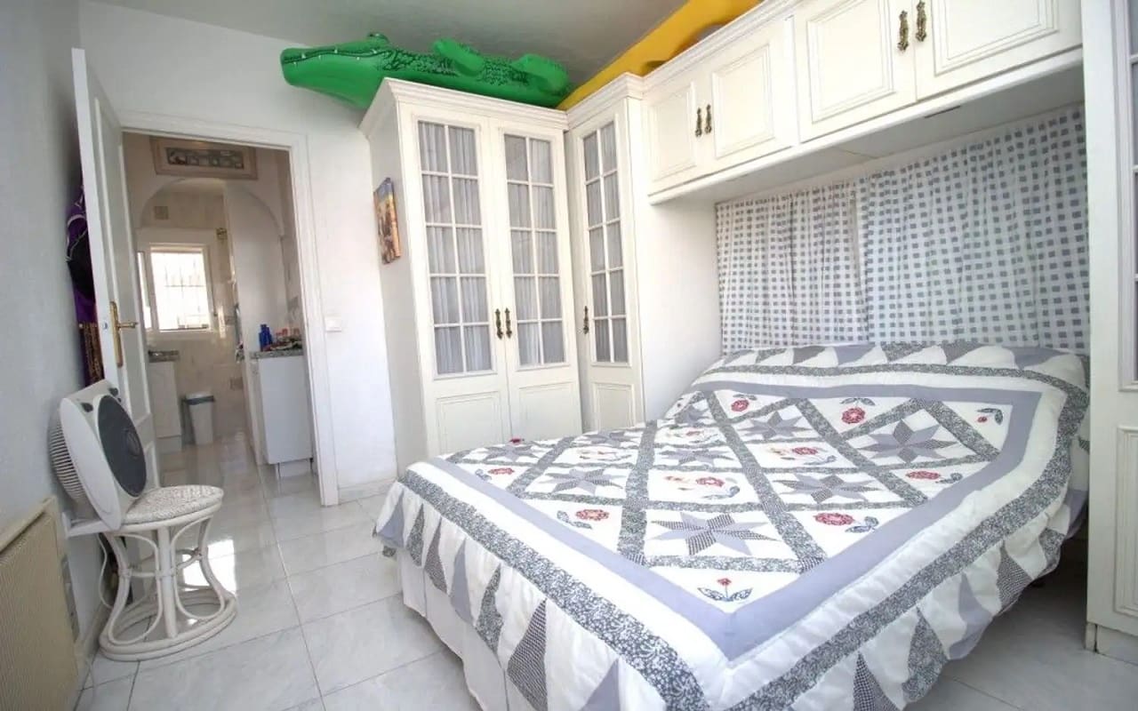 Apartamento de 1 habitación en Torrevieja en venta con piscina - 118.000 € (Ref: 9268937)