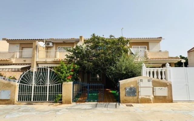 3 soveværelse Byhus til salg i Aguas Nuevas, Torrevieja med swimmingpool garage - € 189.000 (Ref: 9283040)