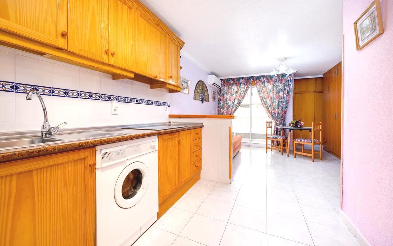 Studio til salgs i Torrevieja - € 79 995 (Ref: 9283041)