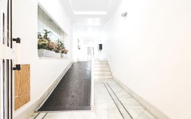 2 soveværelse Penthouse til salg i Torrevieja med garage - € 149.500 (Ref: 9283461)