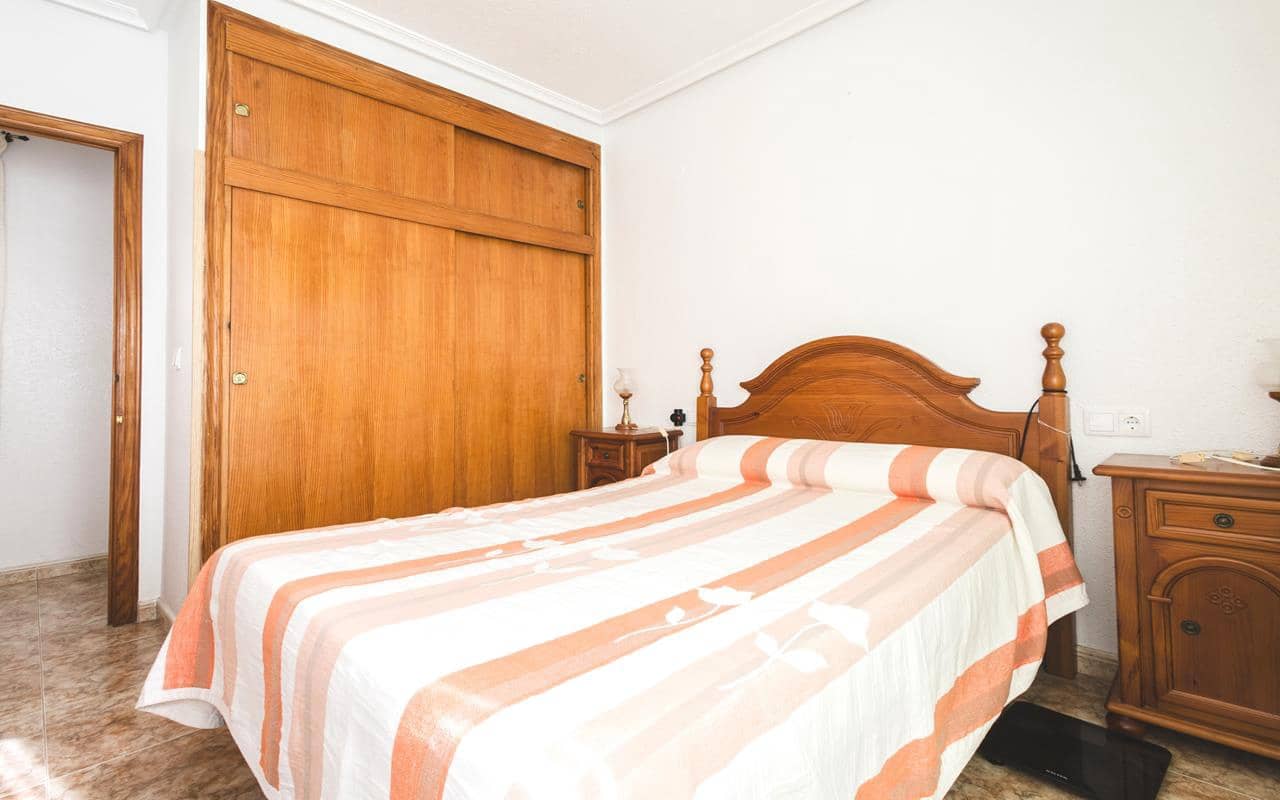 2 soveværelse Penthouse til salg i Torrevieja med garage - € 149.500 (Ref: 9283461)