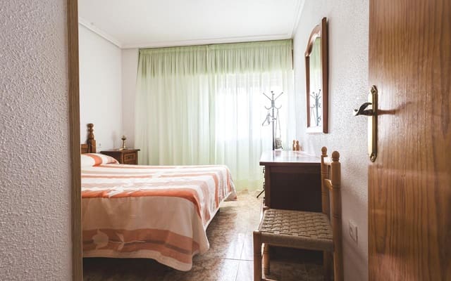 2 soveværelse Penthouse til salg i Torrevieja med garage - € 149.500 (Ref: 9283461)